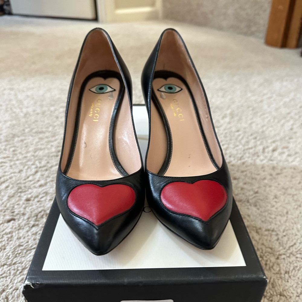 Gucci Pumps!